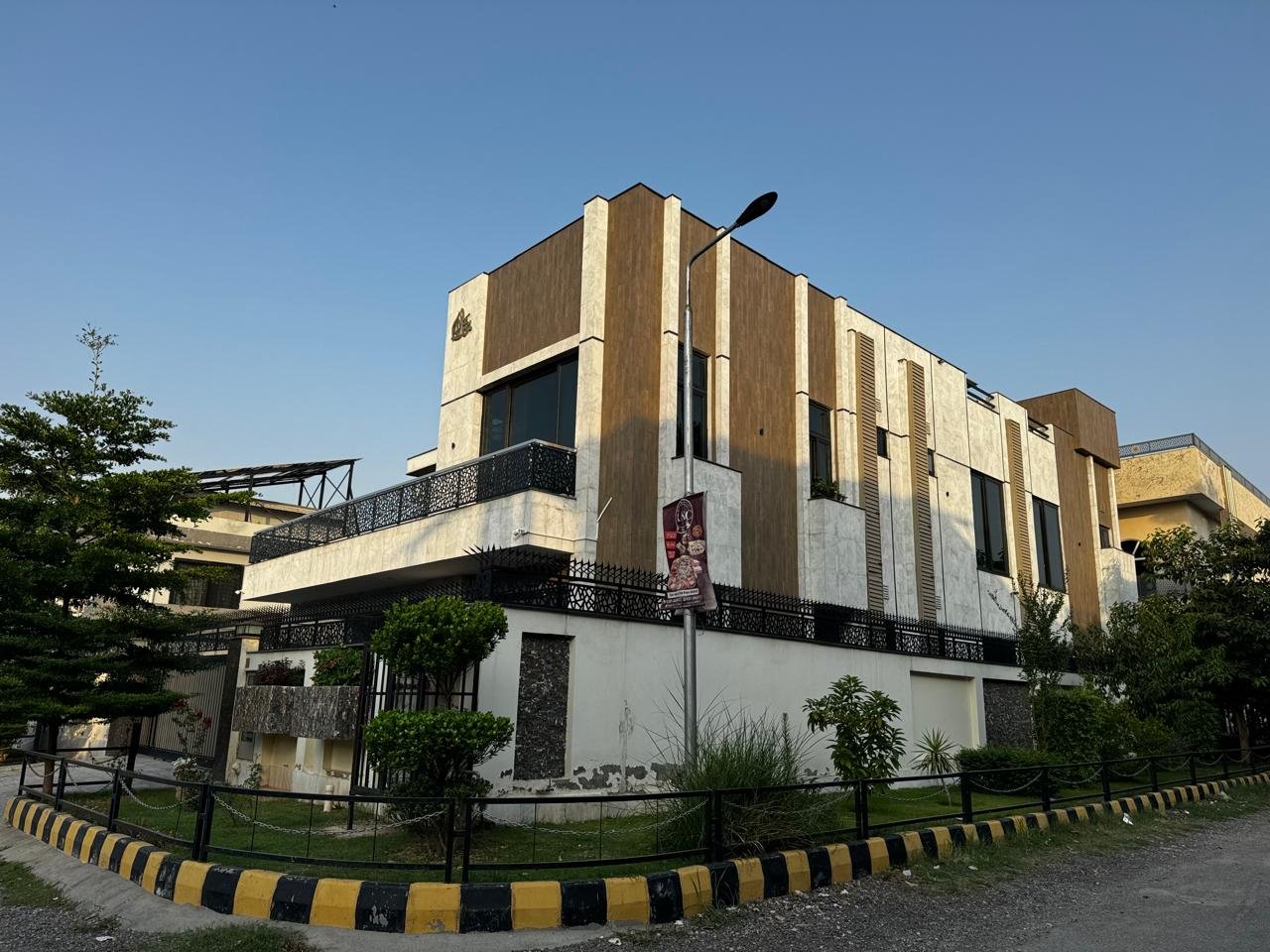 Completed house exterior view, G-15/1 Islamabad